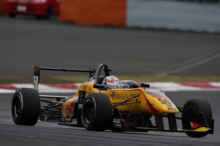 ポールポジションは千代勝正（B-MAX）