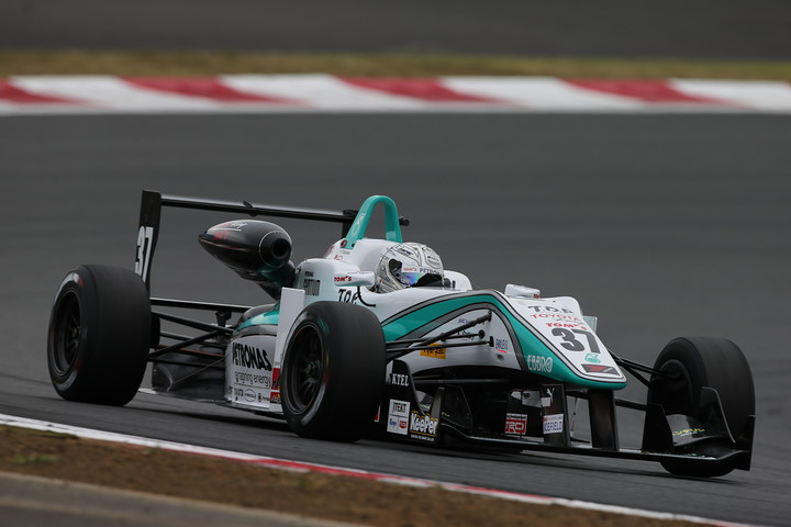 ポールポジションは勝田貴元（トムス）