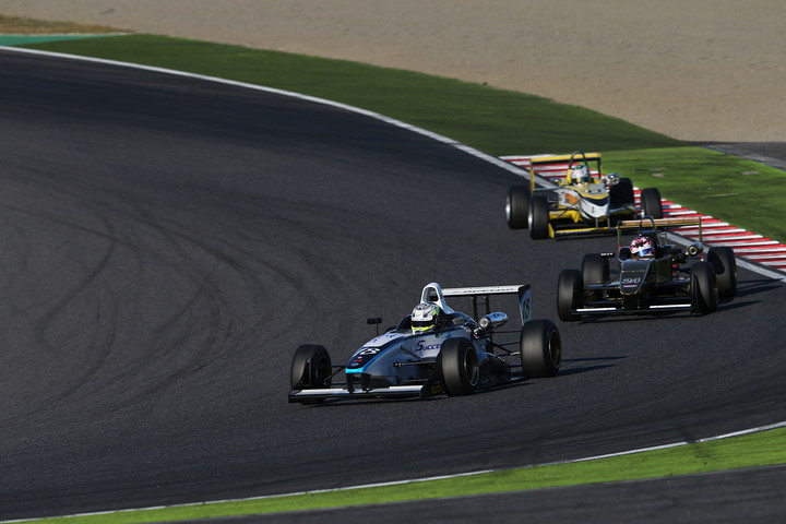 日本一決定戦: レース序盤のトップ争い