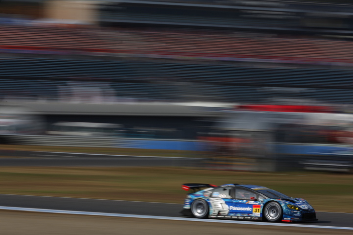 公式練習: 新田守男／嵯峨宏紀組（GT300:Panasonic apr PRIUS GT）