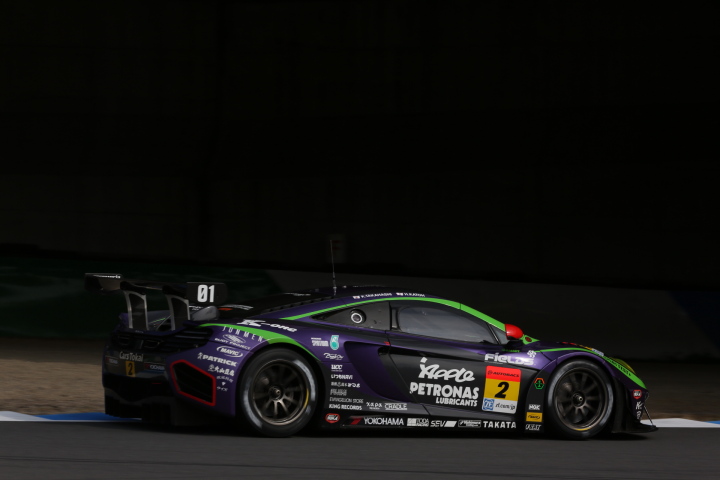 公式練習: 高橋一穂／加藤寛規組（GT300:エヴァRT初号機アップルMP4-12C）