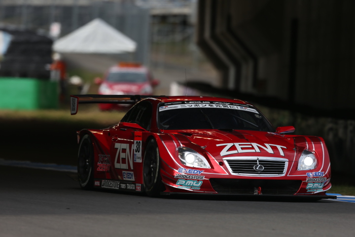 公式練習: 立川祐路／平手晃平組（GT500:ZENT CERUMO SC430）