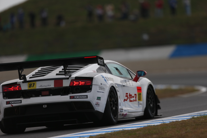 公式練習: 山内英輝／吉本大樹組（GT300:ラ・セーヌ ランボルギーニ GT3）