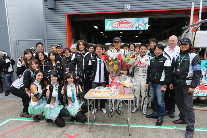 ピットウォーク: 谷口信輝、GTレース100戦記念イベント