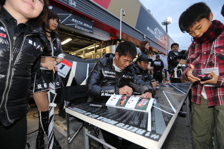 GTキッズウォーク: 本山哲／関口雄飛組（GT500:REITO MOLA GT-R）