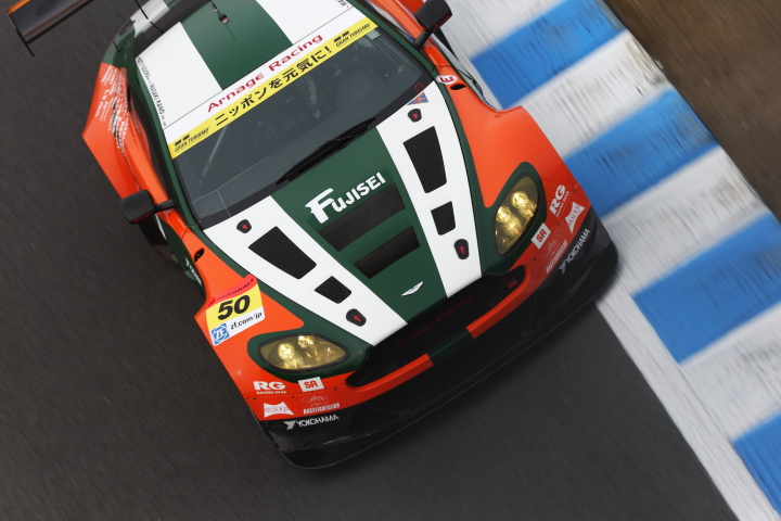 フリー走行: 加納政樹／安岡秀徒組（GT300:Exe Aston Martin）