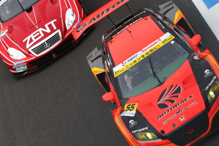 フリー走行: 立川祐路／平手晃平組（GT500:ZENT CERUMO SC430） ＆ 高木真一／小林崇志組（GT300:ARTA CR-Z GT）