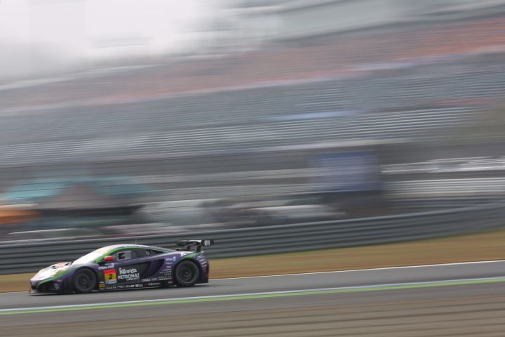 サーキットサファリ: 高橋一穂／加藤寛規組（GT300:エヴァRT初号機アップルMP4-12C）