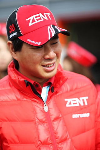 ピットウォーク: 髙木虎之介監督（GT500:ZENT CERUMO SC430／LEXUS TEAM ZENT CERUMO）