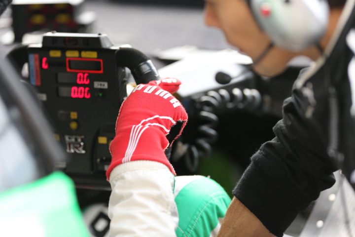 スタート進行: 安田裕信（GT500:D'station ADVAN GT-R）