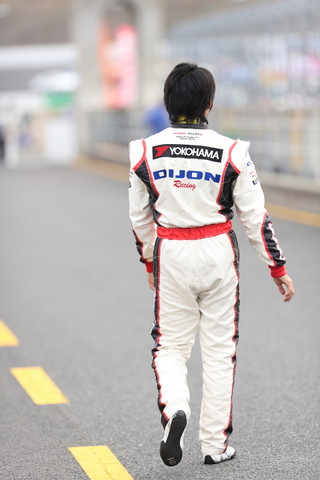 スタート進行: 千代勝正（GT300:DIJON Racing IS GT-R）