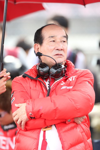 スタート進行: 佐藤正幸代表（LEXUS TEAM ZENT CERUMO）