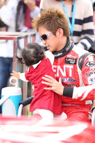 スタート進行: 平手晃平（GT500:ZENT CERUMO SC430）