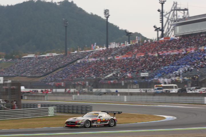 決勝レース: ビヨン・ビルドハイム（GT300:GAINER DIXCEL SLS）