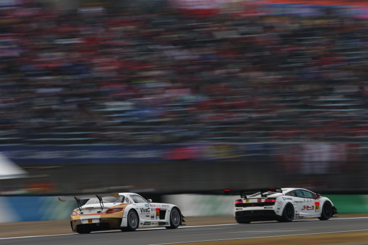 決勝レース: 山内英輝（GT300:ラ・セーヌ ランボルギーニ GT3） vs 土屋武士（GT300:OKINAWA-IMP SLS）