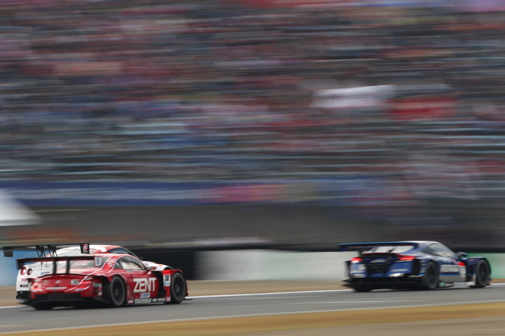 決勝レース: 塚越広大（GT500:KEIHIN HSV-010） vs 立川祐路（GT500:ZENT CERUMO SC430）