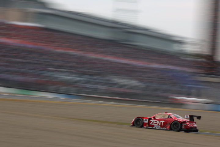 決勝レース: 立川祐路（GT500:ZENT CERUMO SC430）