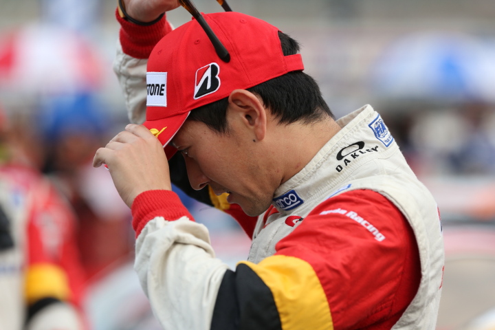 決勝レース: GT300クラスドライバーズチャンピオンを決めた武藤英紀（GT300:MUGEN CR-Z GT）