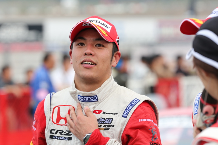 決勝レース: GT300クラスドライバーズチャンピオンを決めた中山友貴（MUGEN CR-Z GT）