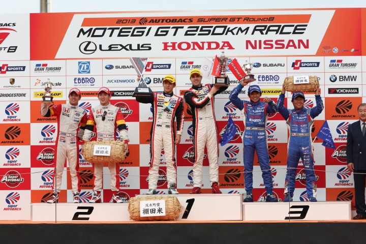 表彰式: GT300クラスのトップ3