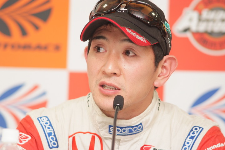 GT300クラスで2013年度のドライバーズチャンピオンを獲得した武藤英紀（MUGEN CR-Z GT）