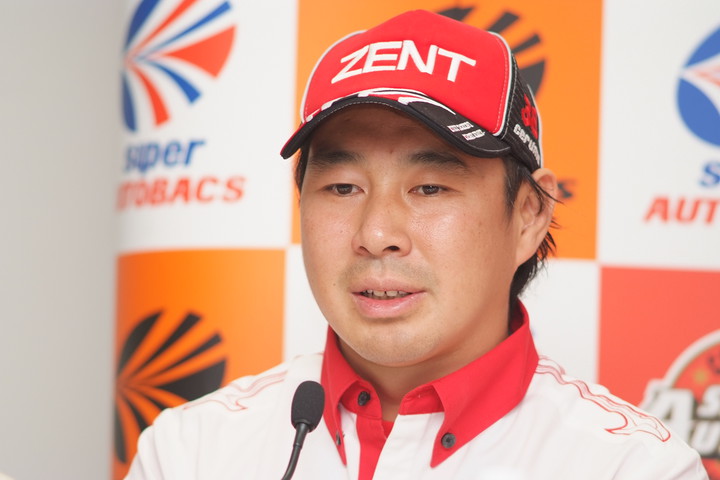 GT500クラスで2013年度のドライバーズチャンピオンを獲得したチーム監督の高木虎之介氏（ZENT CERUMO SC430）