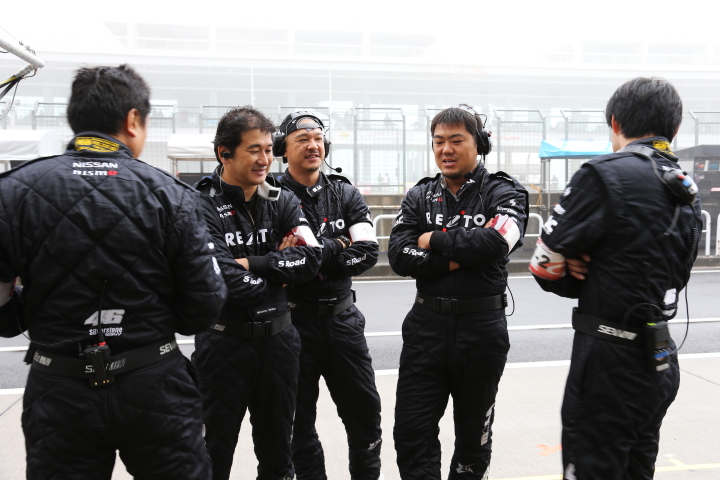 REITO MOLA GT-Rのチームクルー