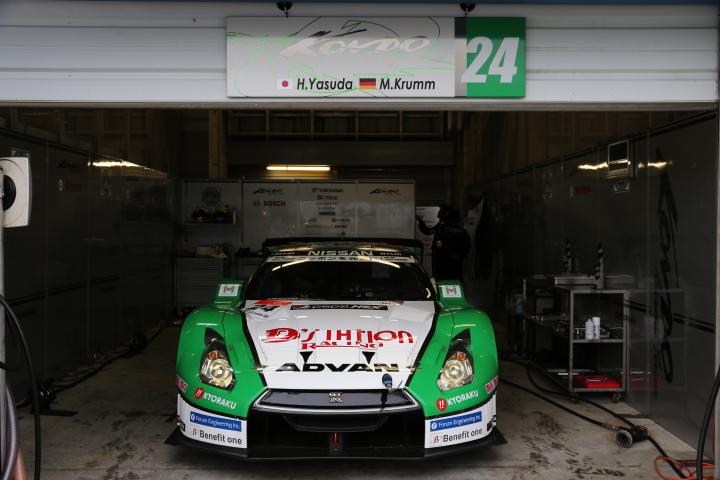 GT500:D'station ADVAN GT-R（安田裕信／ミハエル・クルム組）
