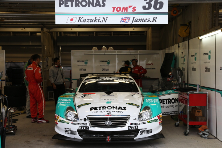 GT500:PETRONAS TOM'S SC430（中嶋一貴／ジェームス・ロシター組）
