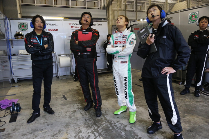 安田裕信とチームスタッフ（GT500:D'station ADVAN GT-R）