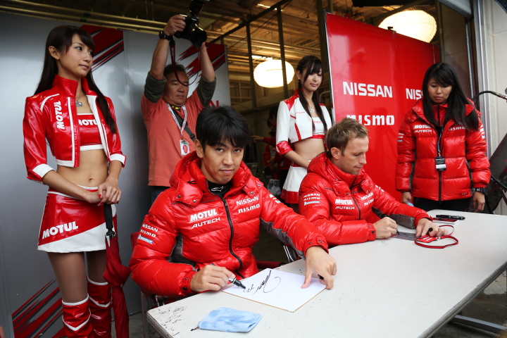 公式練習: 柳田真孝／ロニー・クインタレッリ（GT500:MOTUL AUTECH GT-R）