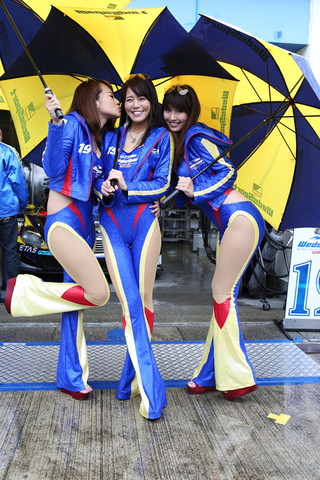 ピットウォーク: レースクイーン