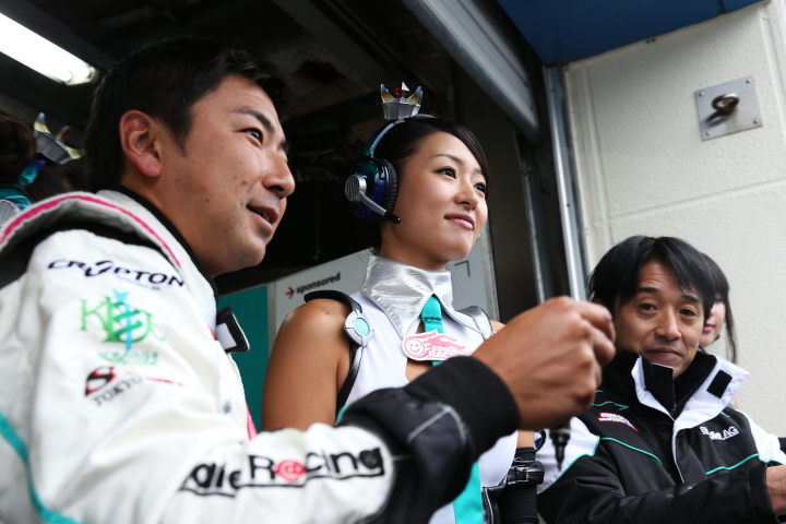 片岡龍也／片山右京監督（GT300:GSR 初音ミクBMW）