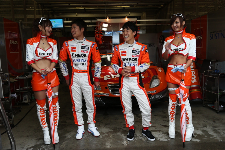 ピットウォーク: 大嶋和也／国本雄資（GT500: ENEOS SUSTINA SC430）