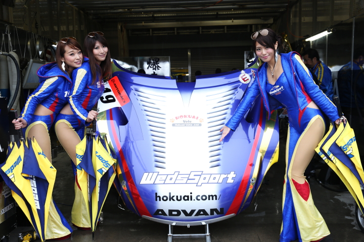 ファンサービス: レースクイーン