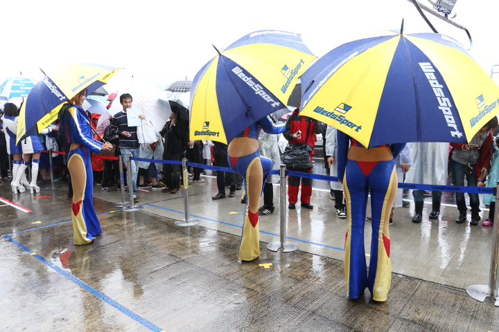 ファンサービス: レースクイーン