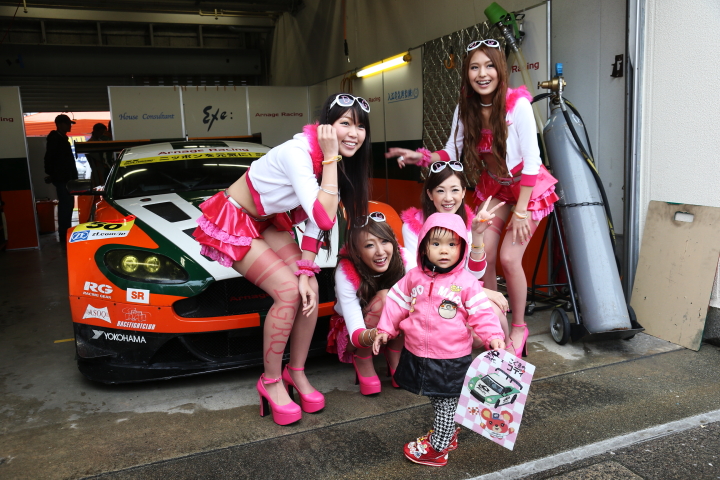 ファンサービス: レースクイーン