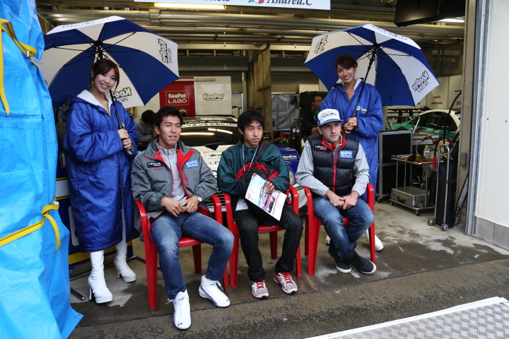 GTキッズウォーク: 伊藤大輔／アンドレア・カルダレッリ（GT500:KeePer TOM'S SC430）