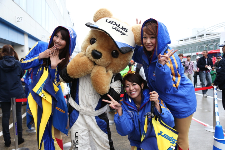 GTキッズウォーク: レクサスくま吉とレースクイーン