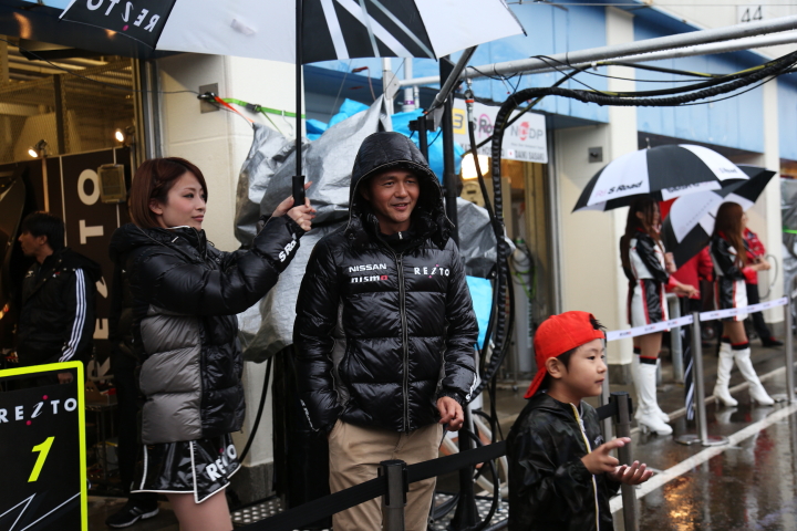 GTキッズウォーク: 本山哲（GT500:REITO MOLA GT-R）