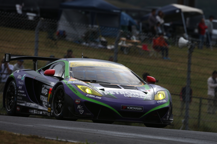 公式予選: 高橋一穂／加藤寛規組（GT300:エヴァRT初号機アップルMP4-12C）