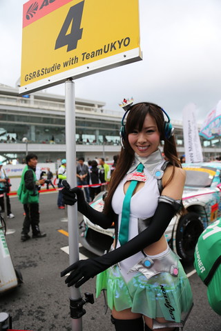 スターティンググリッド: レースクイーン