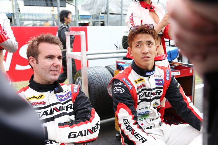 スターティンググリッド: 平中克幸／ビヨン・ビルドハイム（GT300:GAINER DIXCEL SLS）