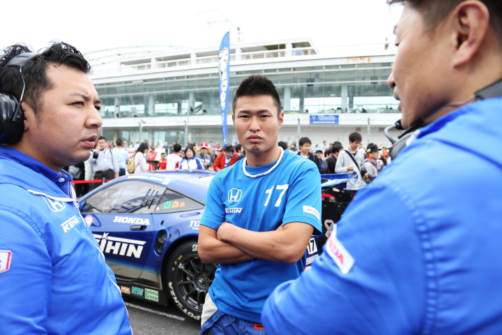 スターティンググリッド: 塚越広大（GT500:KEIHIN HSV-010）