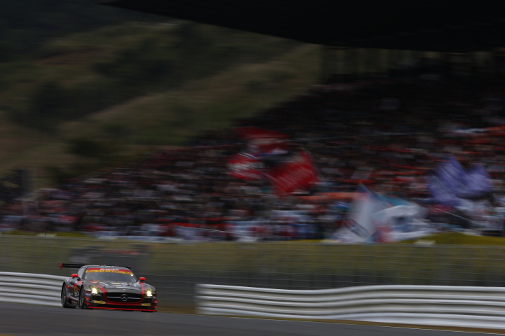 決勝レース: 田中哲也／植田正幸組（GT300:GAINER Rn-SPORTS DIXCEL SLS）