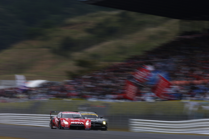 決勝レース: 柳田真孝／ロニー・クインタレッリ組（GT500:MOTUL AUTECH GT-R）