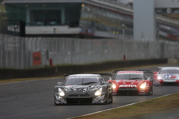 決勝レース: 本山哲／関口雄飛組（GT500:REITO MOLA GT-R）