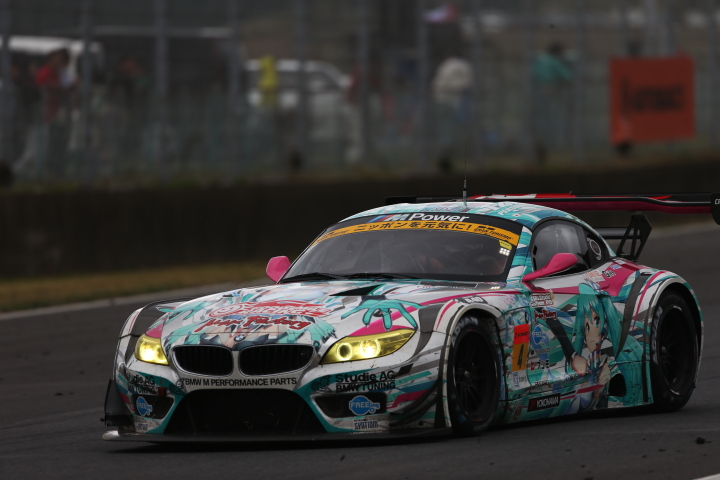 決勝レース: 谷口信輝／片岡龍也組（GT300:GSR 初音ミク　BMW）