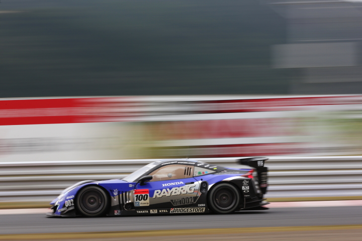 決勝レース: 伊沢拓也／小暮卓史組（GT500:RAYBRIG HSV-010）