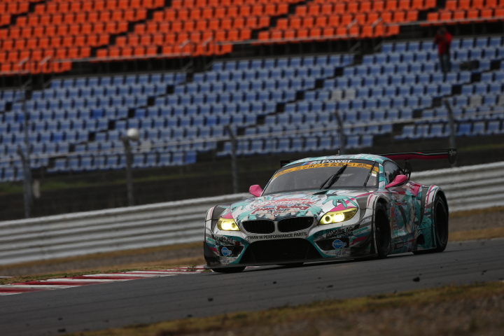決勝レース: 谷口信輝／片岡龍也組（GT300:GSR 初音ミク　BMW）